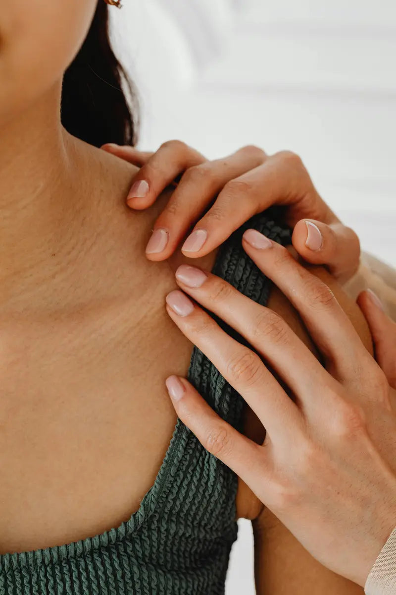 Ongles cassants, striés ou mous : que révèle leur état sur votre santé ?