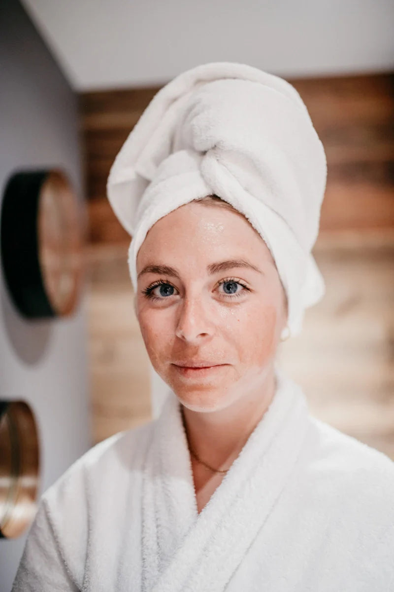 Manque d’éclat de la peau : origines, solutions et routine naturelle efficace